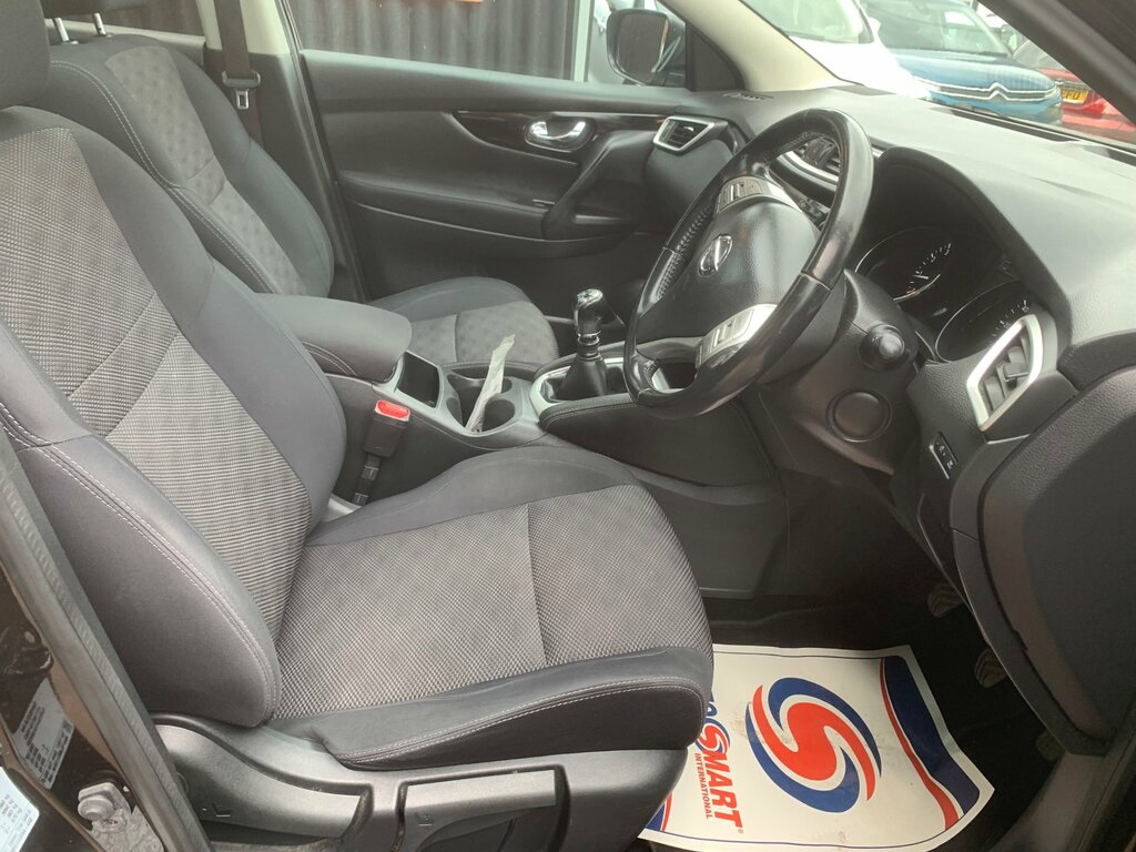 Nissan Qashqai 1.2 Dig-t Acenta Premium Suv 2Wd MY10DJC Black #5
