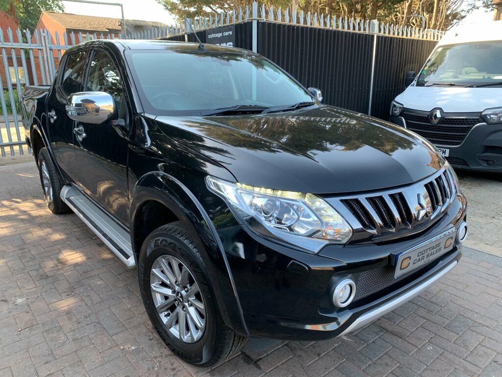 Mitsubishi L200 2.4 Di-d Dc Barbarian Pickup Double Cab DS67NSV Black #3