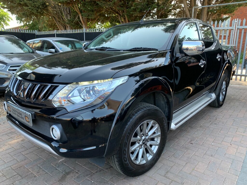 Mitsubishi L200 2.4 Di-d Dc Barbarian Pickup Double Cab DS67NSV Black #4