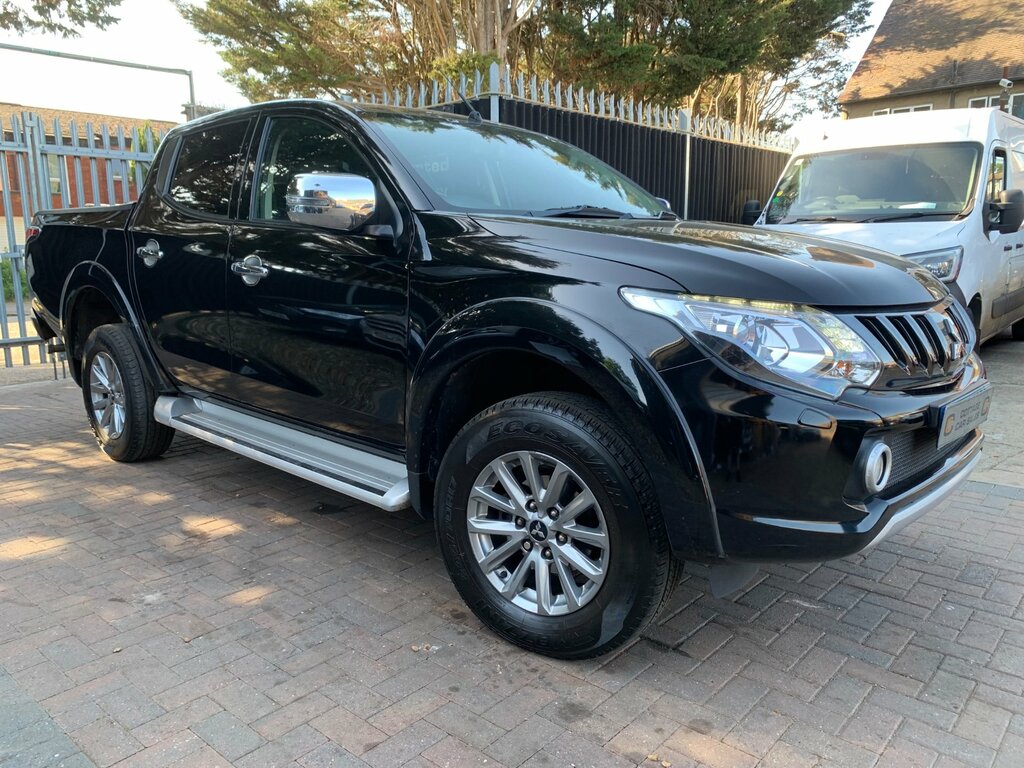 Mitsubishi L200 2.4 Di-d Dc Barbarian Pickup Double Cab DS67NSV Black #2