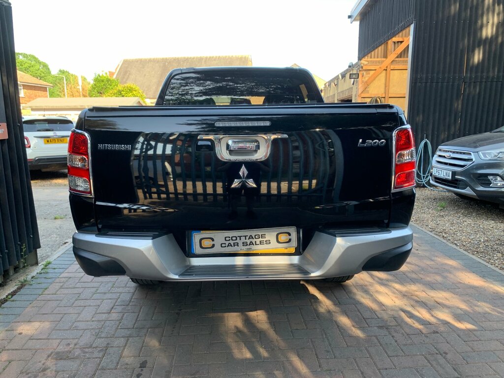 Mitsubishi L200 2.4 Di-d Dc Barbarian Pickup Double Cab DS67NSV Black #6