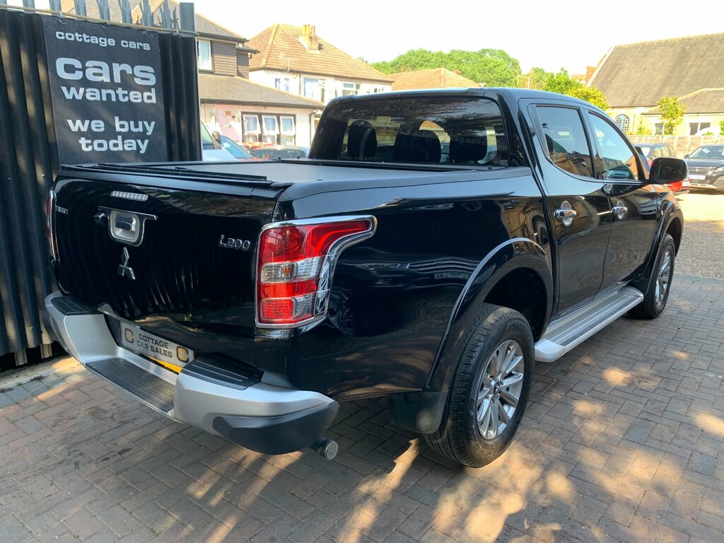 Mitsubishi L200 2.4 Di-d Dc Barbarian Pickup Double Cab DS67NSV Black #5