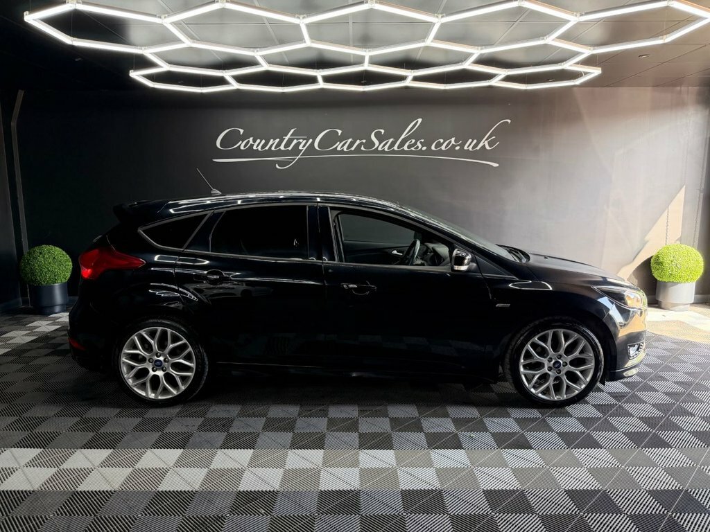 Ford Focus 1.0T Ecoboost St-line Hatchback Black