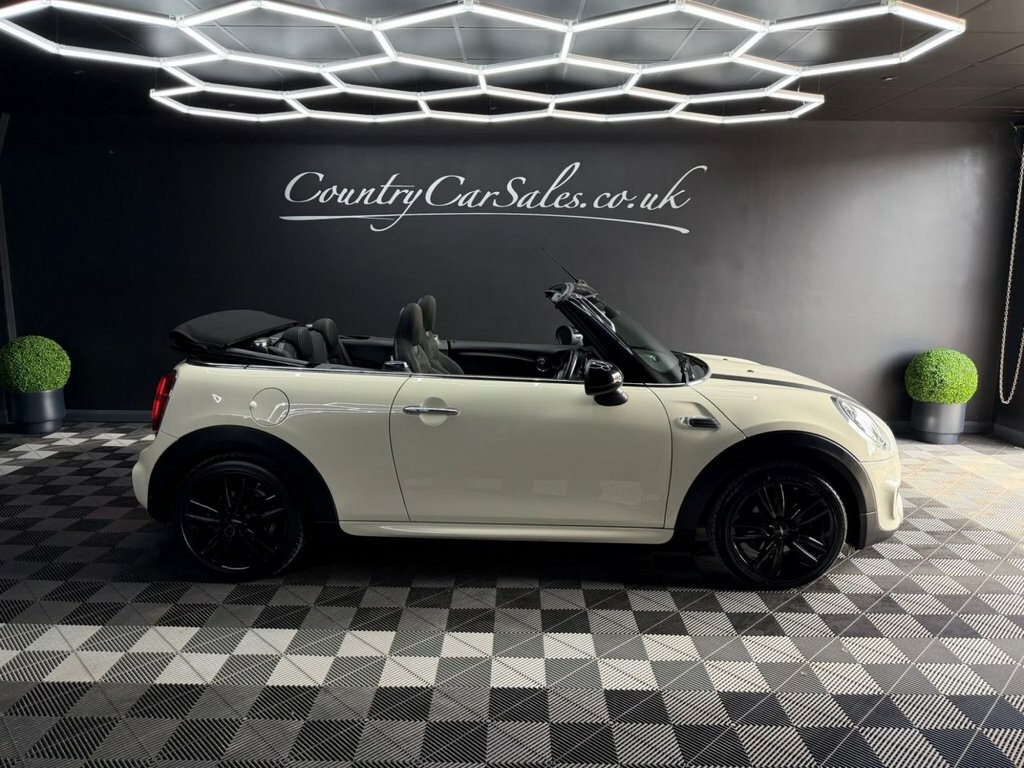 Mini Convertible 1.5 Cooper Sport Convertible Eur White