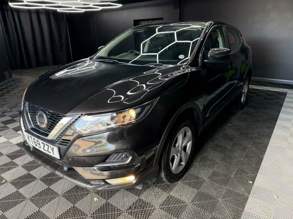 Nissan Qashqai 1.3 Dig-t Acenta Premium Suv Eur KT69ZZY Black #3