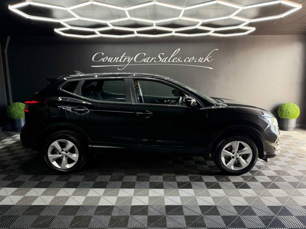 Nissan Qashqai 1.3 Dig-t Acenta Premium Suv Eur KT69ZZY Black #2