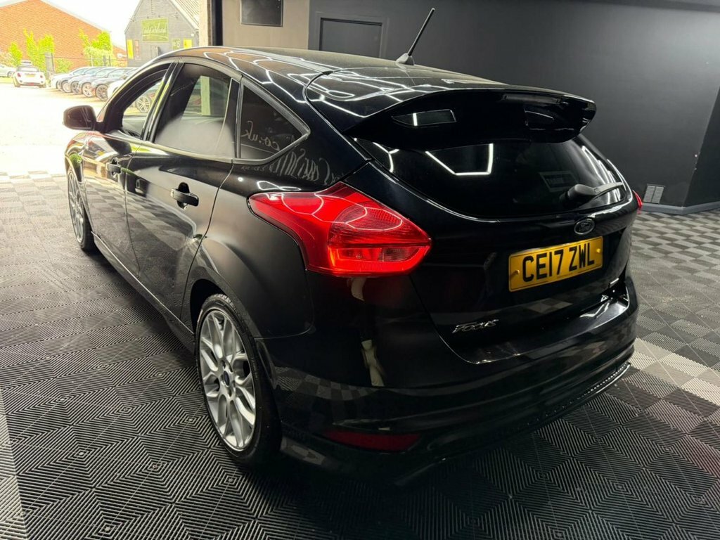 Ford Focus 1.0T Ecoboost St-line Hatchback CE17ZWL Black #4