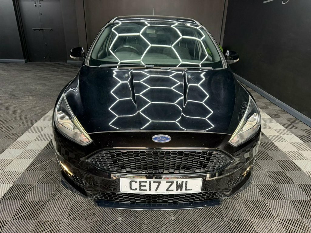 Ford Focus 1.0T Ecoboost St-line Hatchback CE17ZWL Black #6
