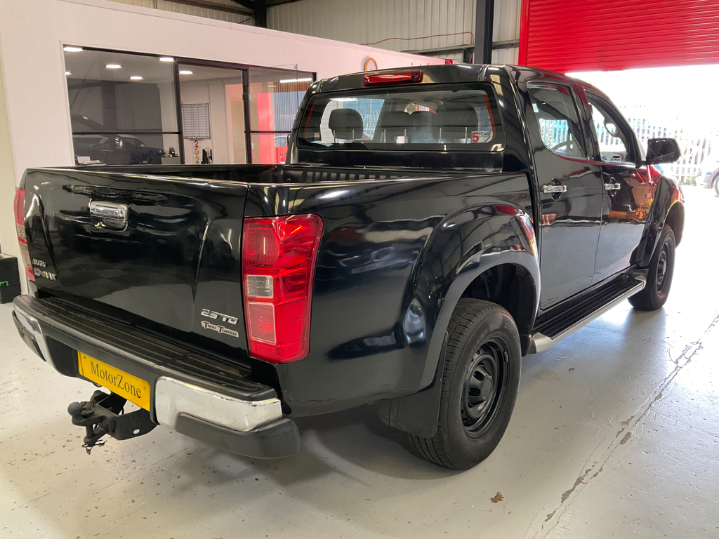 Isuzu D-Max 2.5 Td Yukon Pickup 4X4 194 Gk Black #6