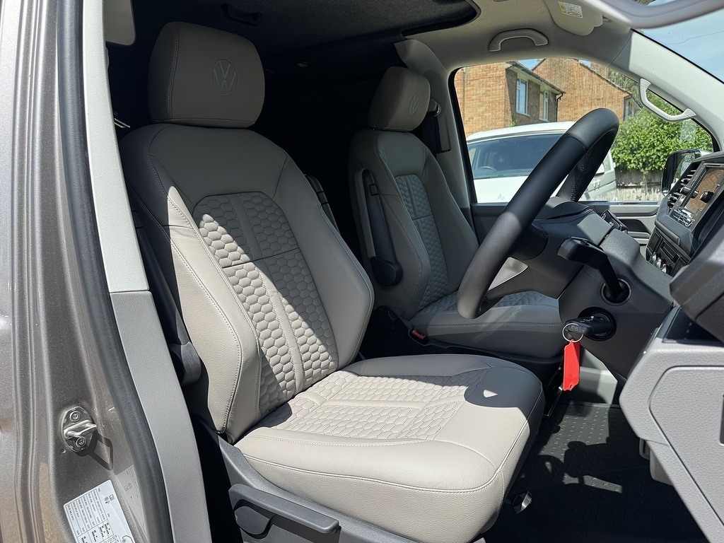Volkswagen Transporter T6.1 T28 150 Dsg Swb Beige #2