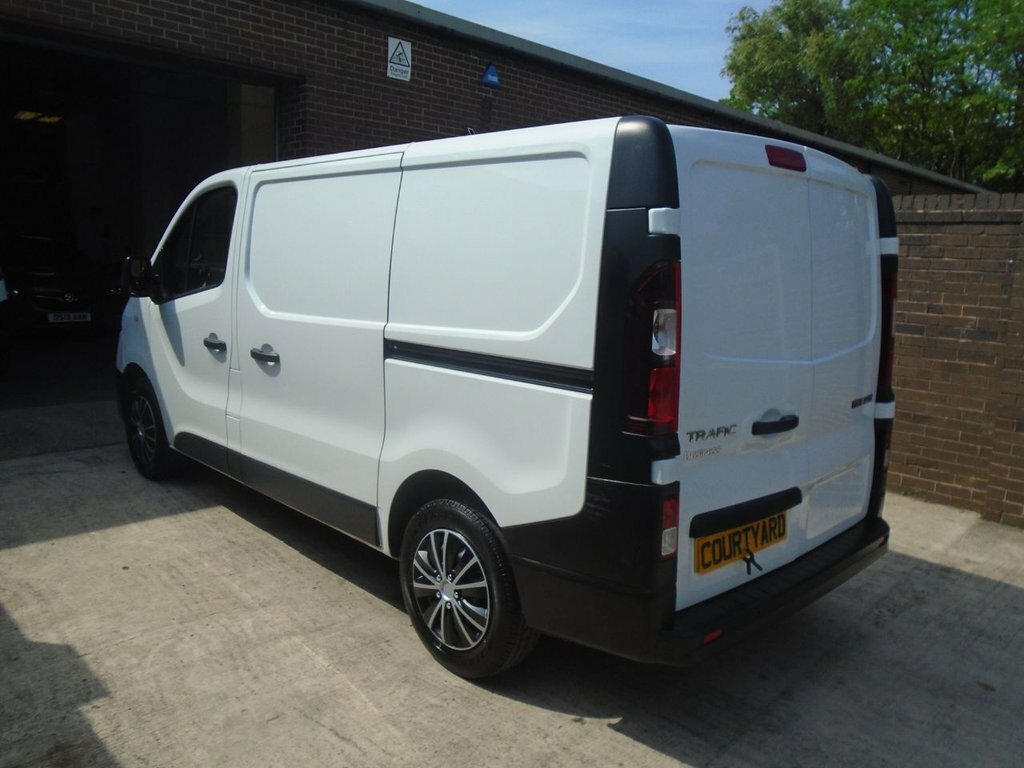 Renault Trafic 2L Business MC21FSD White #6