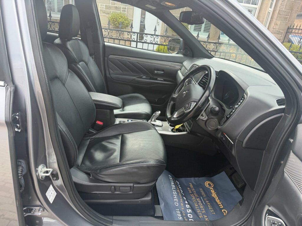 Mitsubishi Outlander Suv WN68UHE Grey #2