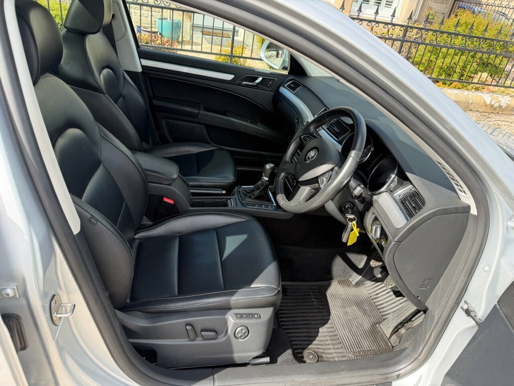 Skoda Superb Estate Silver #2