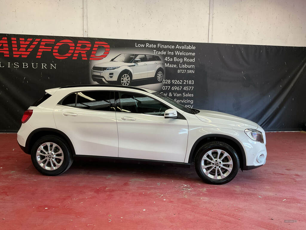 Mercedes-Benz GLA Class Gla 200 Se Executive SR68KCC White #2