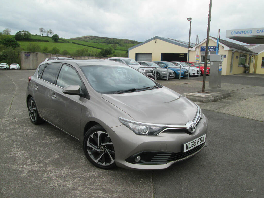 Toyota Auris 1.6 D-4d Design Brown