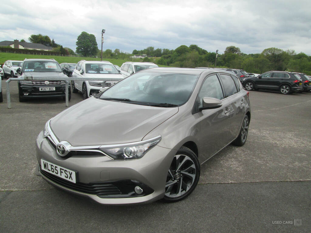 Toyota Auris 1.6 D-4d Design WL65FSX Brown #2