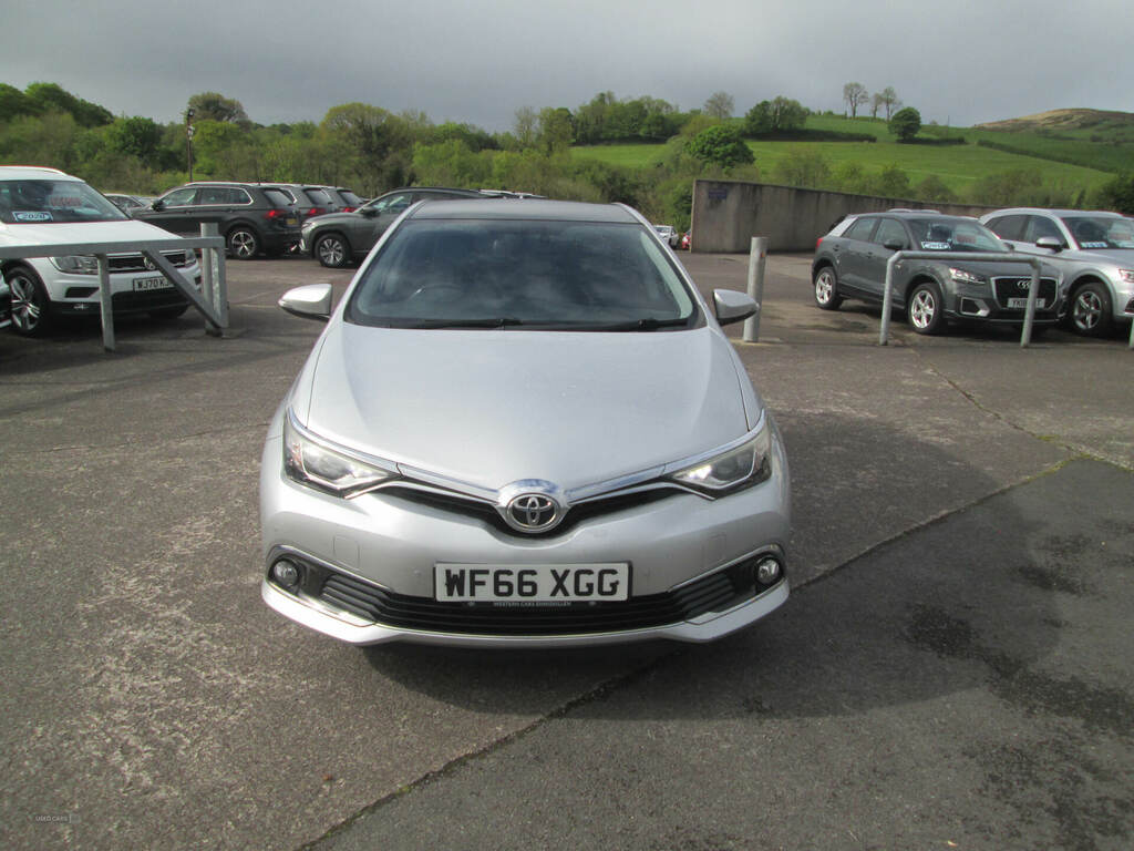 Toyota Auris 1.2T Excel WF66XGG Silver #3