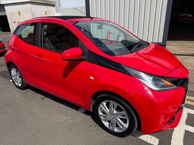 Toyota Aygo 1.0 Vvt-i 12V 69Bhp ST15MDU Red #6