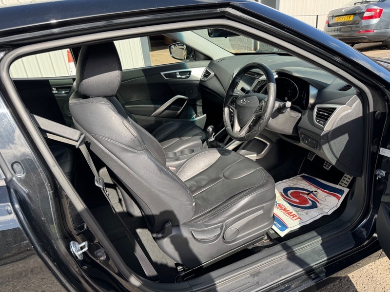 Hyundai Veloster 1.6Gdi 16V 140Bhp Sport Black #4