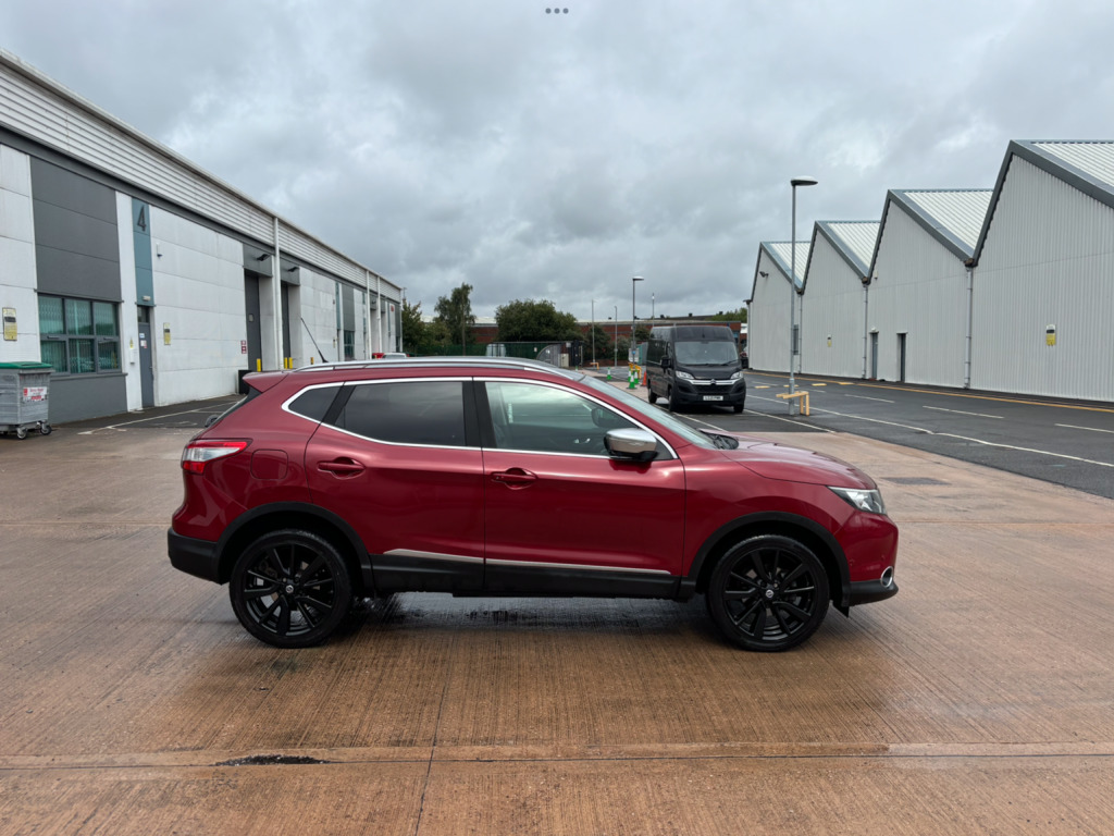 Nissan Qashqai 1.6 Dci Tekna VE63TFZ Red #2
