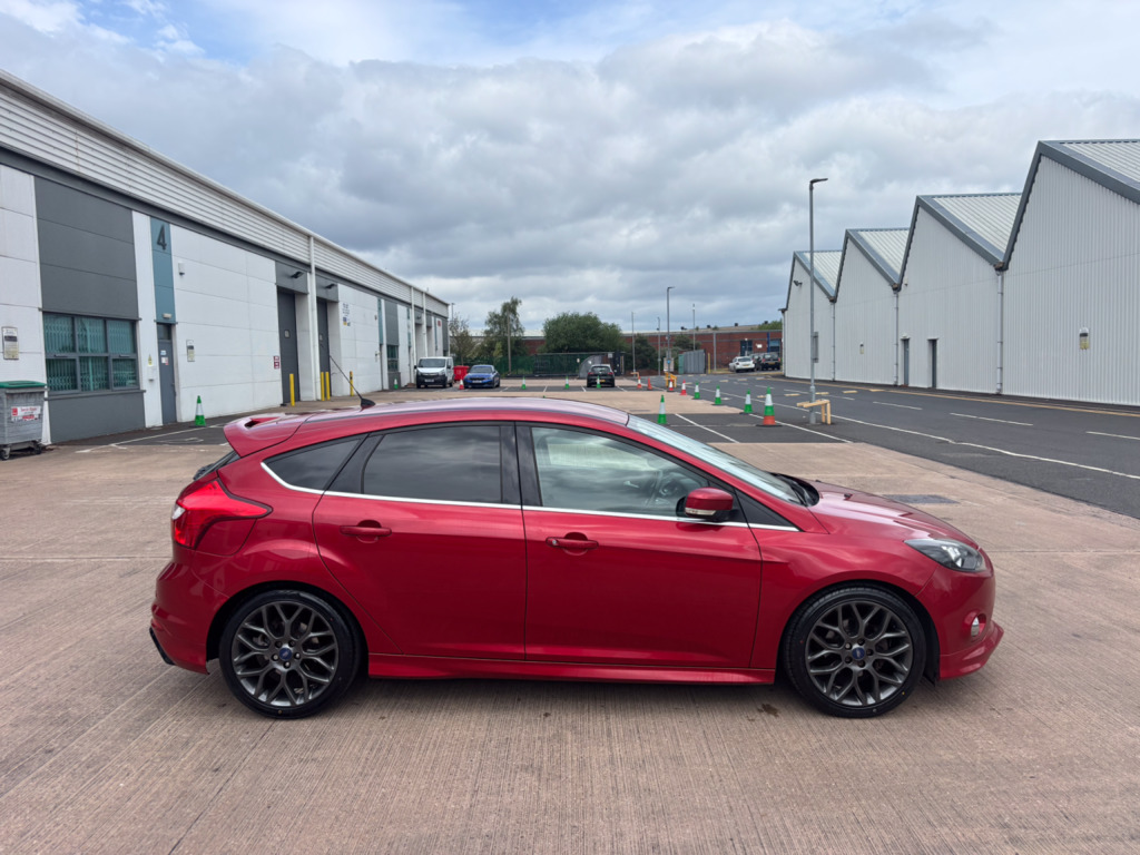 Ford Focus 1.0 T Ecoboost Zetec S Red