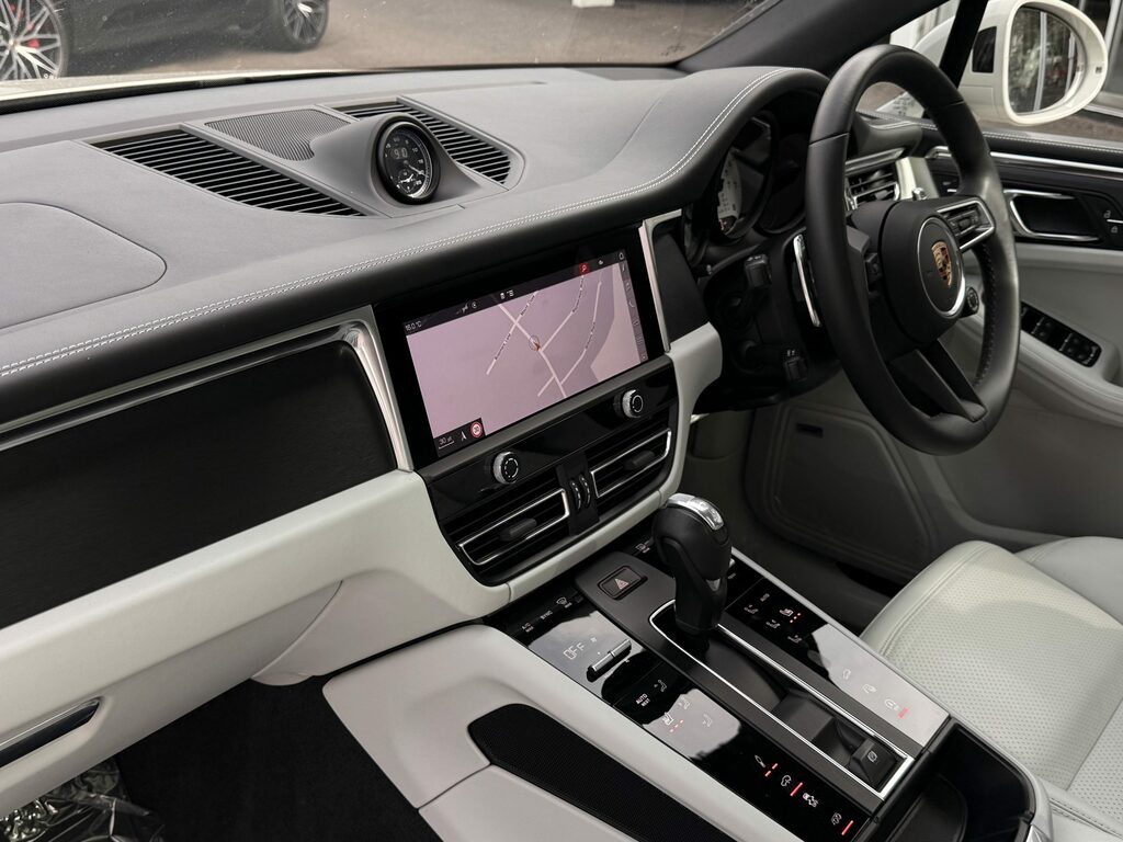 Porsche Macan Gts #2