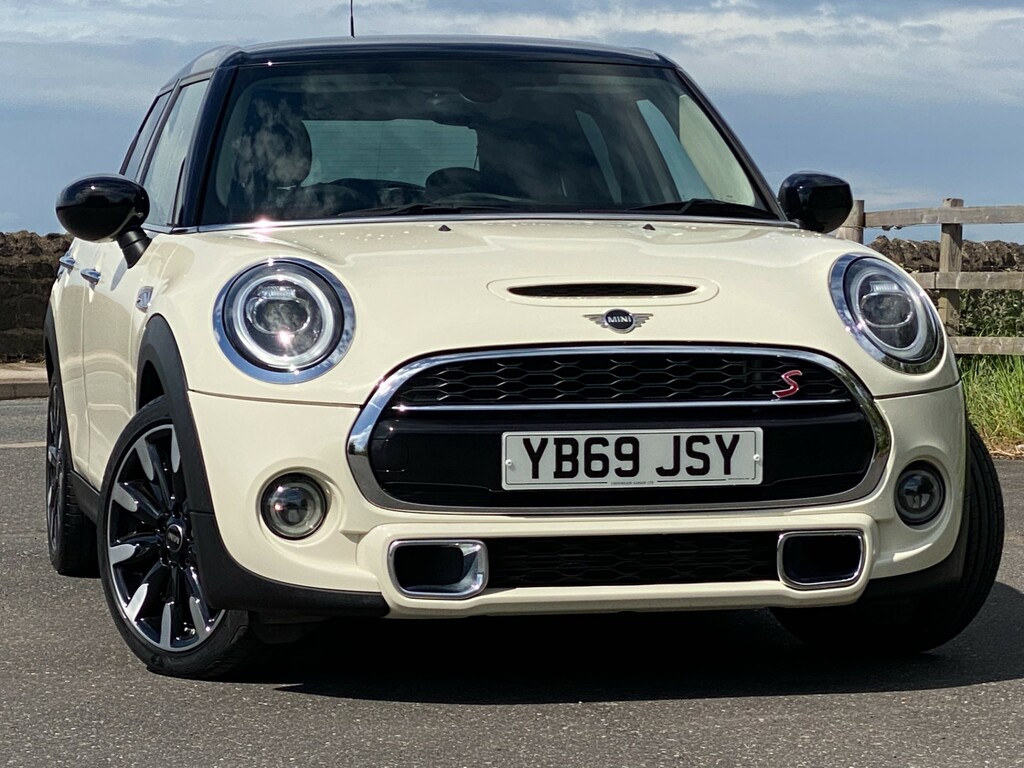 Mini Hatch Exclusive - Apple Carplay Sat Nav Heated Seats Brown