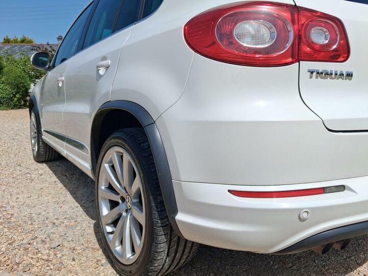 Volkswagen Tiguan 2.0 Tdi R-line 4Wd Euro 5 White #4
