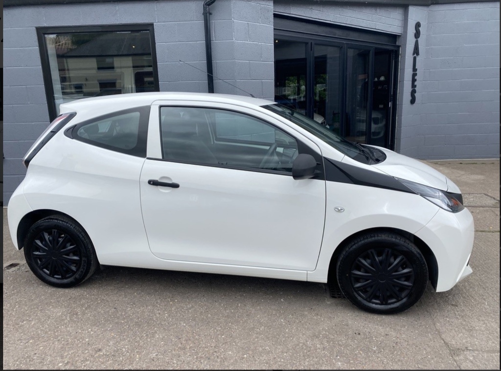 Toyota Aygo Toyota Aygo 1.0 Vvt-i X . White. Ha GU66HLX #4