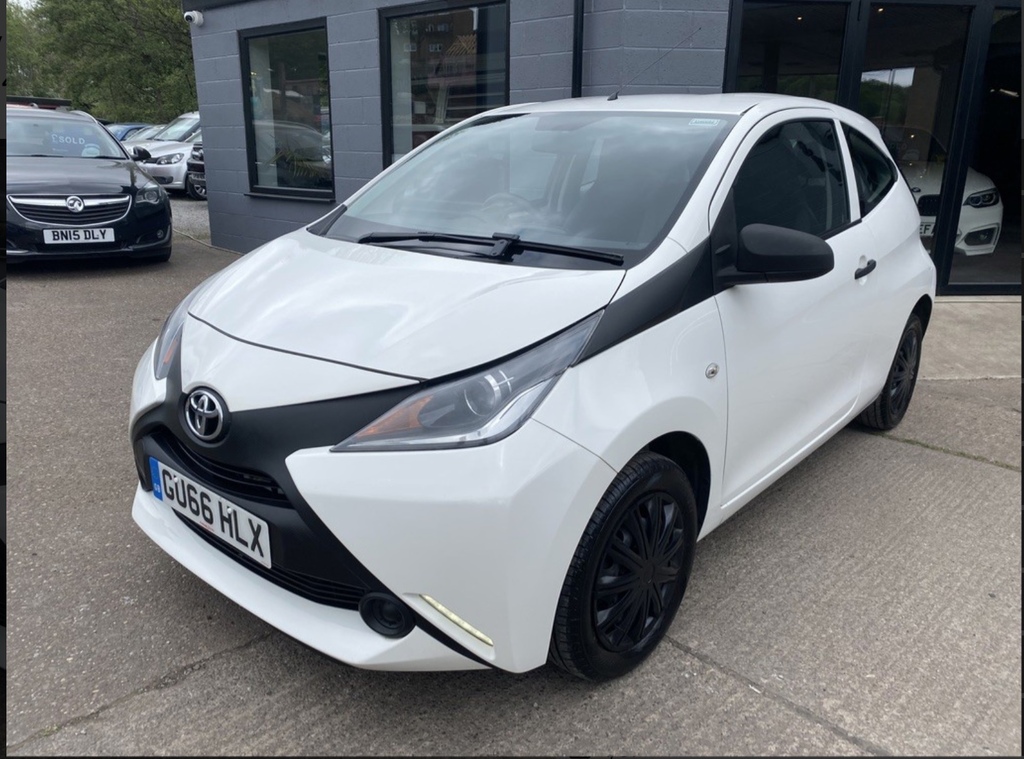 Toyota Aygo Toyota Aygo 1.0 Vvt-i X . White. Ha GU66HLX #6