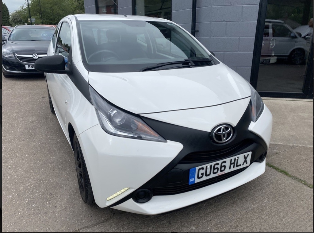 Toyota Aygo Toyota Aygo 1.0 Vvt-i X . White. Ha 