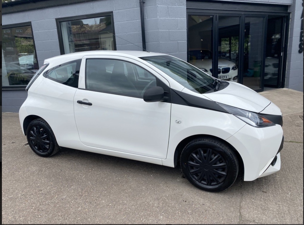 Toyota Aygo Toyota Aygo 1.0 Vvt-i X . White. Ha GU66HLX #3