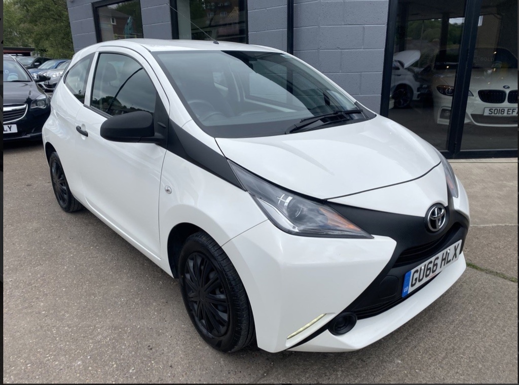 Toyota Aygo Toyota Aygo 1.0 Vvt-i X . White. Ha GU66HLX #2