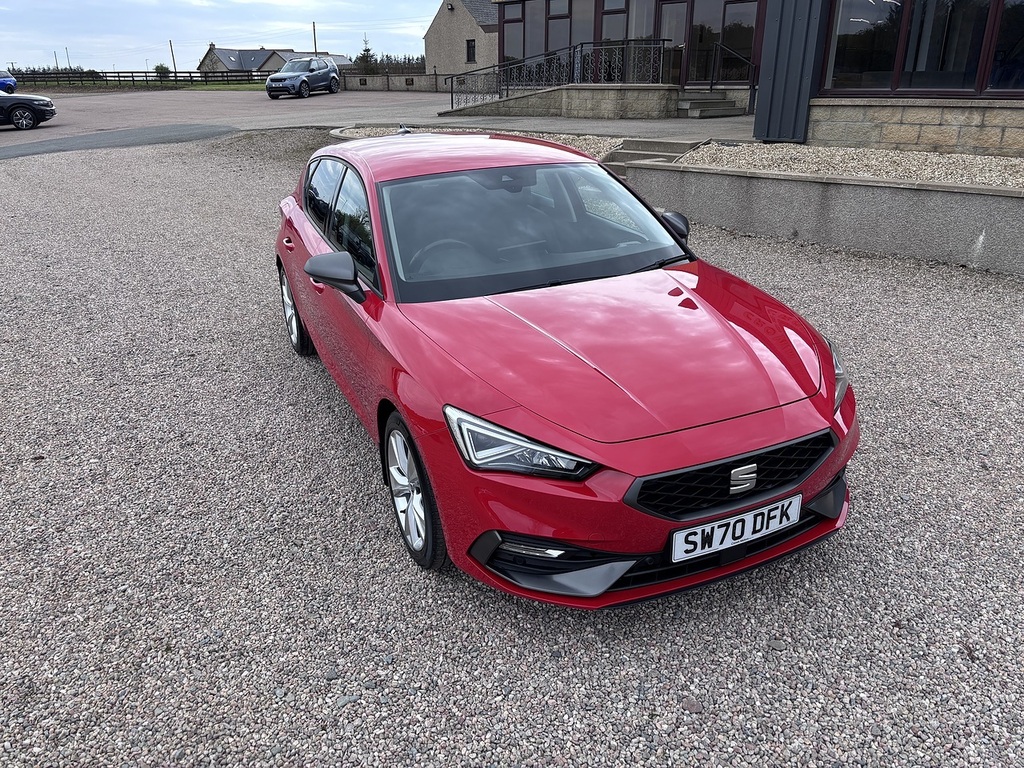 Seat Leon Hatchback SW70DFK Red #2