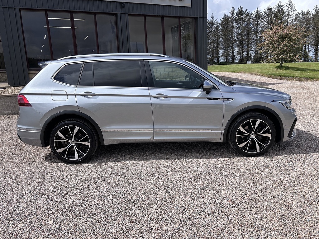 Volkswagen Tiguan Allspace Suv LO74HWZ Silver #3