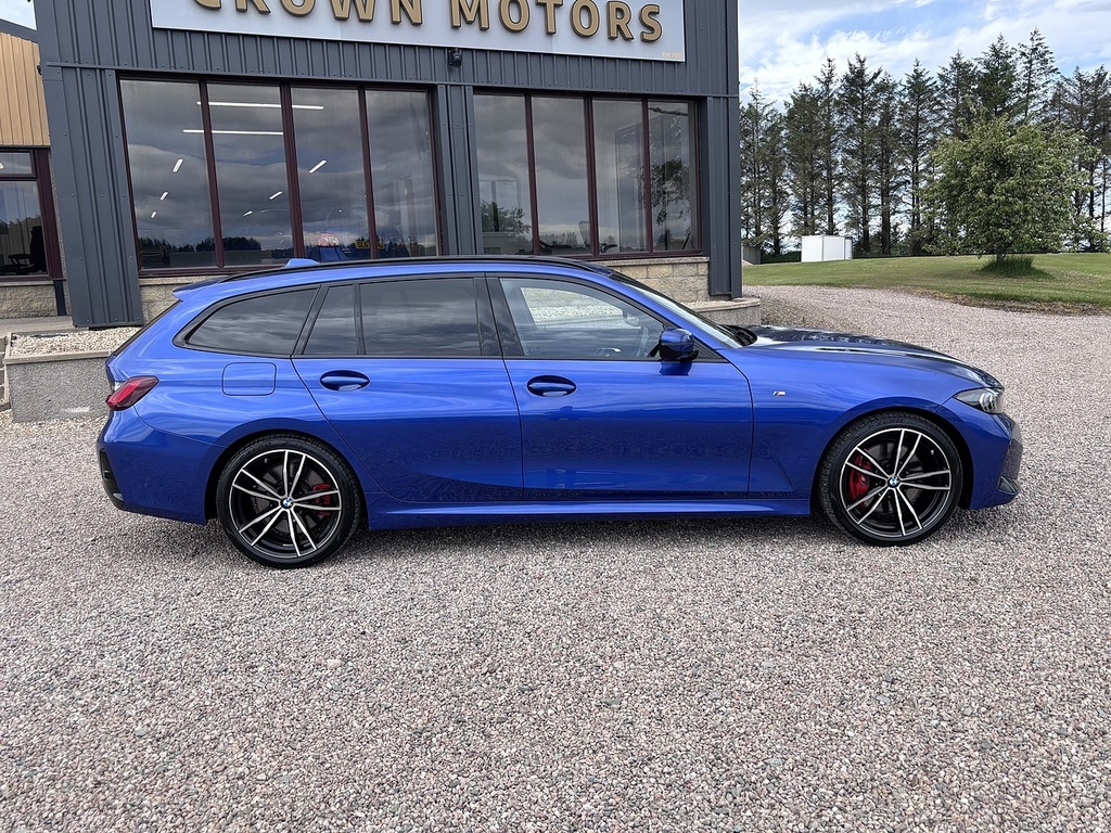 BMW 3 Series Estate YA72MUU Blue #3