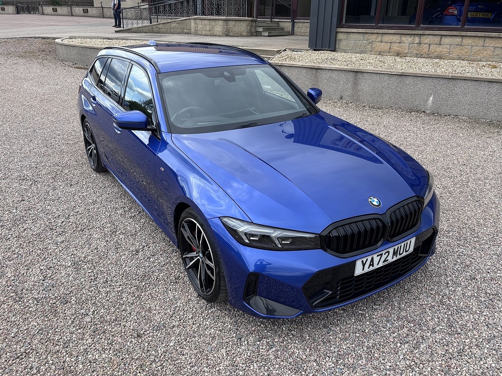 BMW 3 Series Estate YA72MUU Blue #2