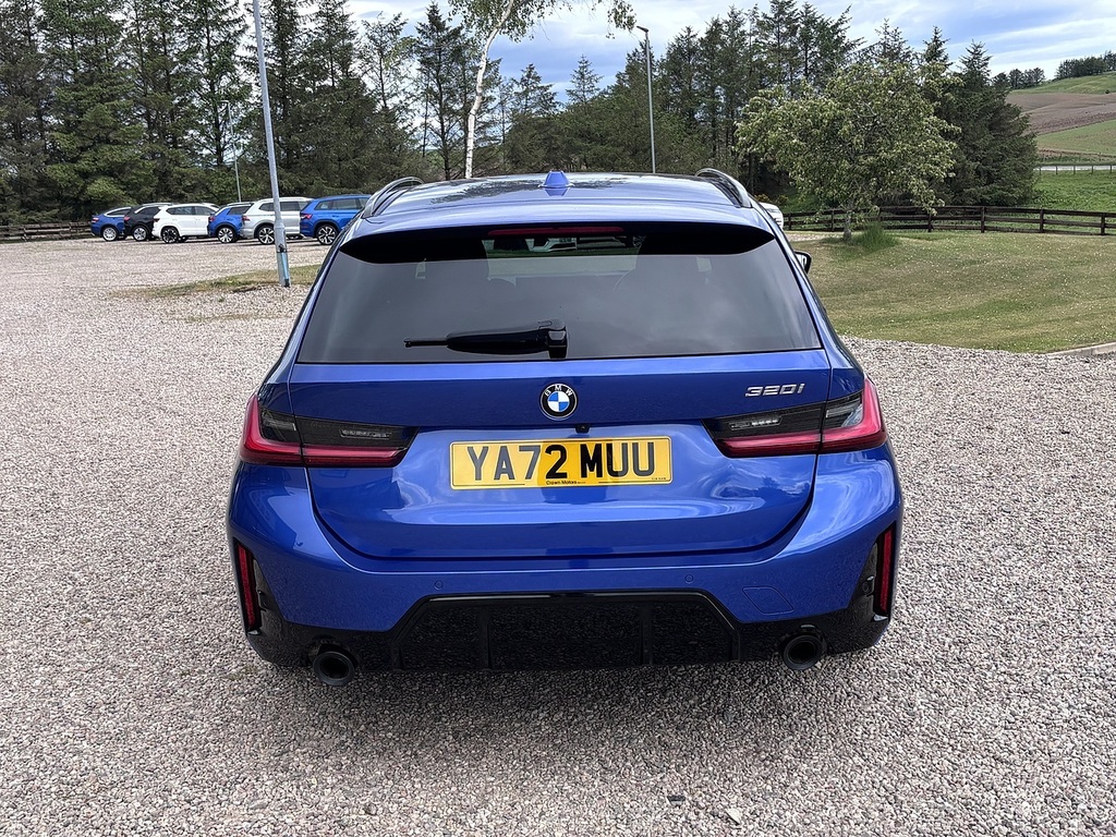 BMW 3 Series Estate YA72MUU Blue #6