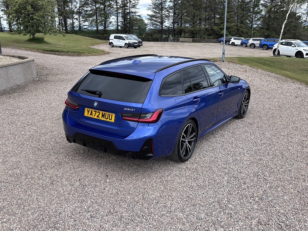 BMW 3 Series Estate YA72MUU Blue #5