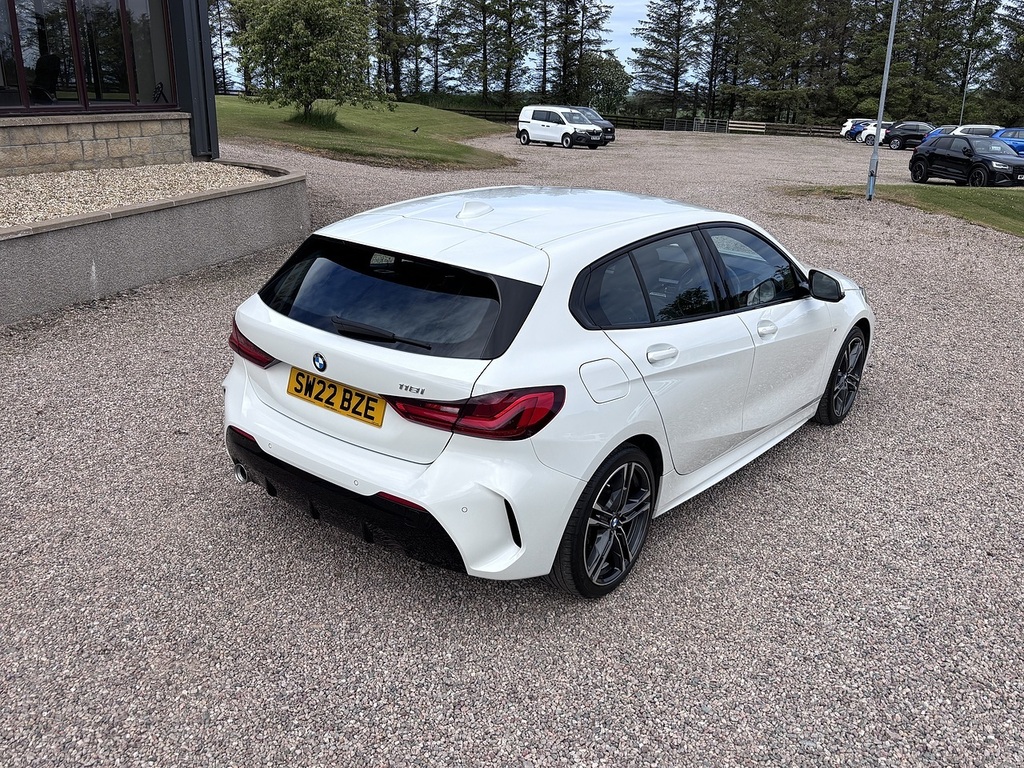 BMW 1 Series Hatchback SW22BZE White #4