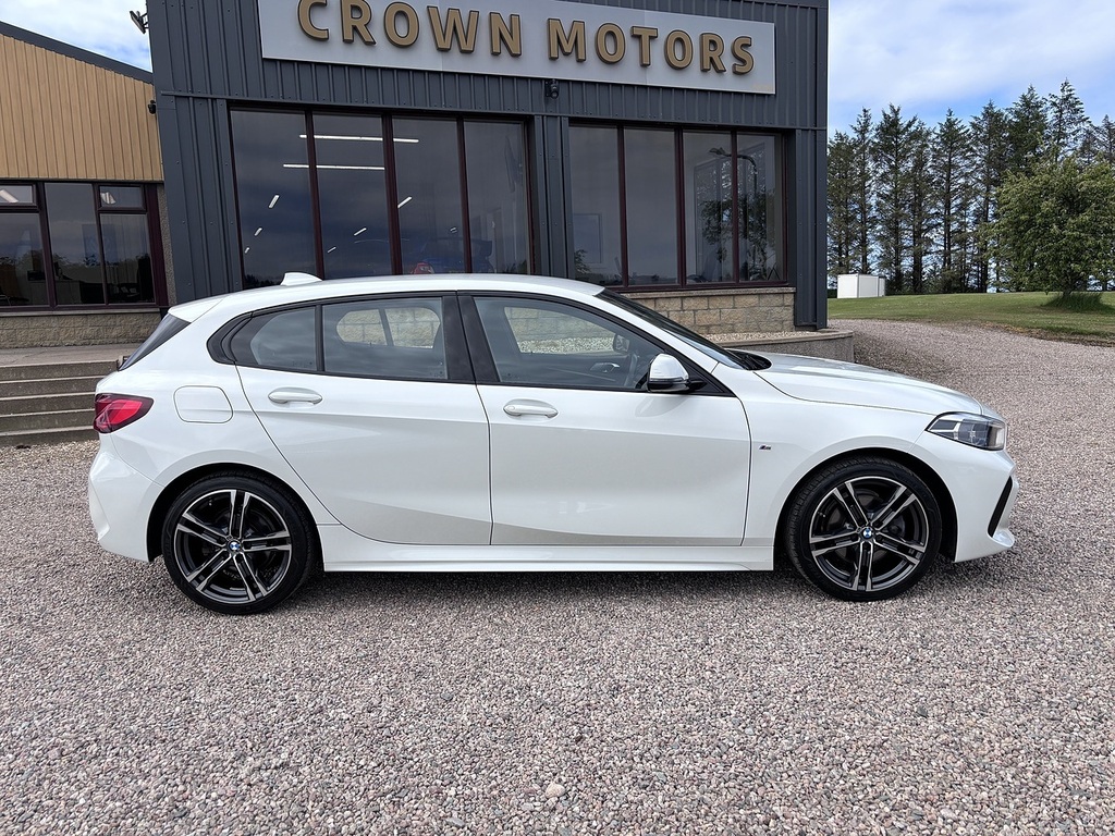 BMW 1 Series Hatchback SW22BZE White #2
