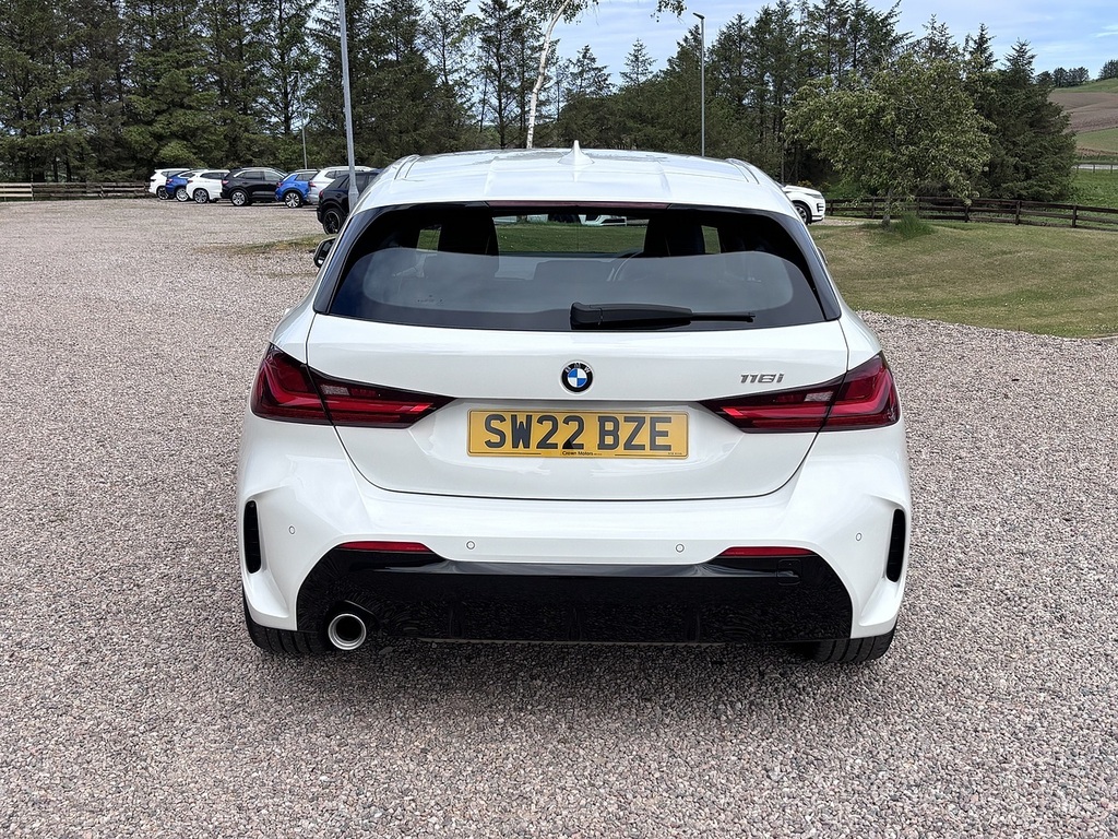 BMW 1 Series Hatchback SW22BZE White #5