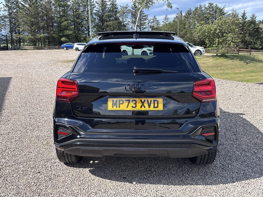 Audi Q2 Suv MP73XVD Black #6