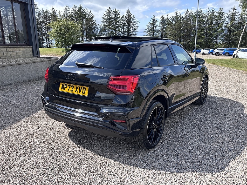 Audi Q2 Suv MP73XVD Black #4