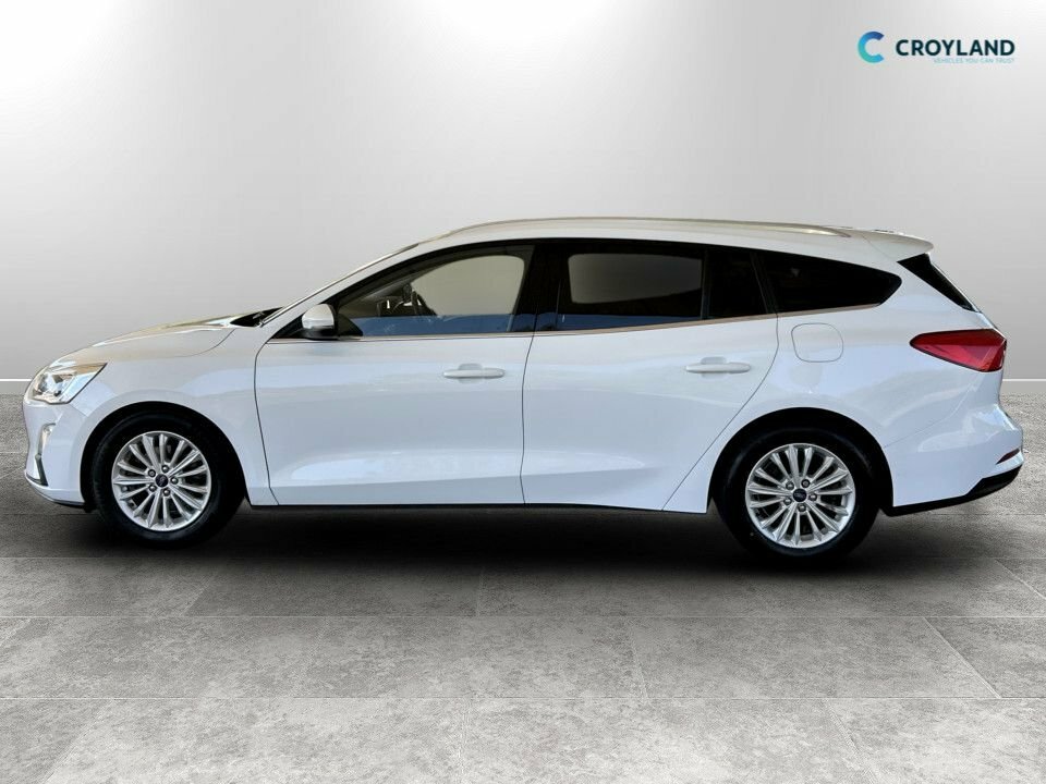 Ford Focus 1L Titanium WP68CJO White #6