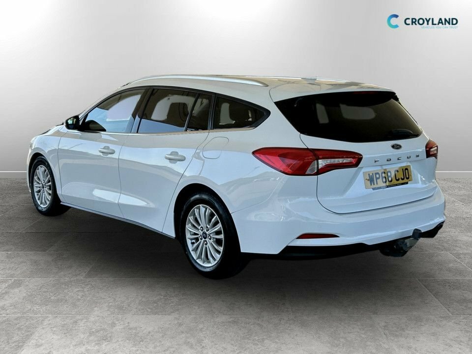Ford Focus 1L Titanium WP68CJO White #5
