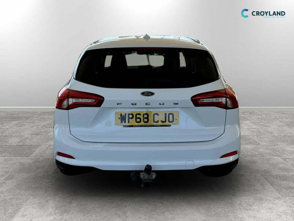 Ford Focus 1L Titanium WP68CJO White #4