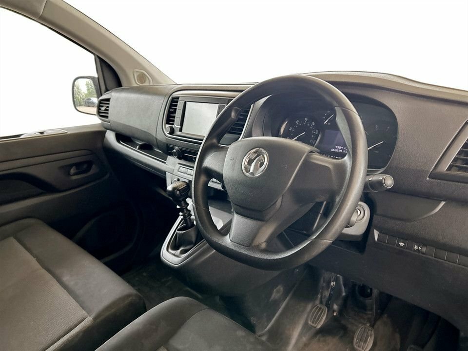 Vauxhall Vivaro 1.5L Prime 6Dr DP23WWY White #5