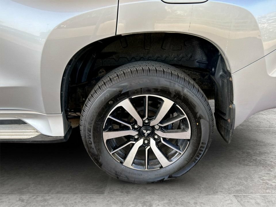 Mitsubishi Shogun Sport 2.4L 4 Silver #4