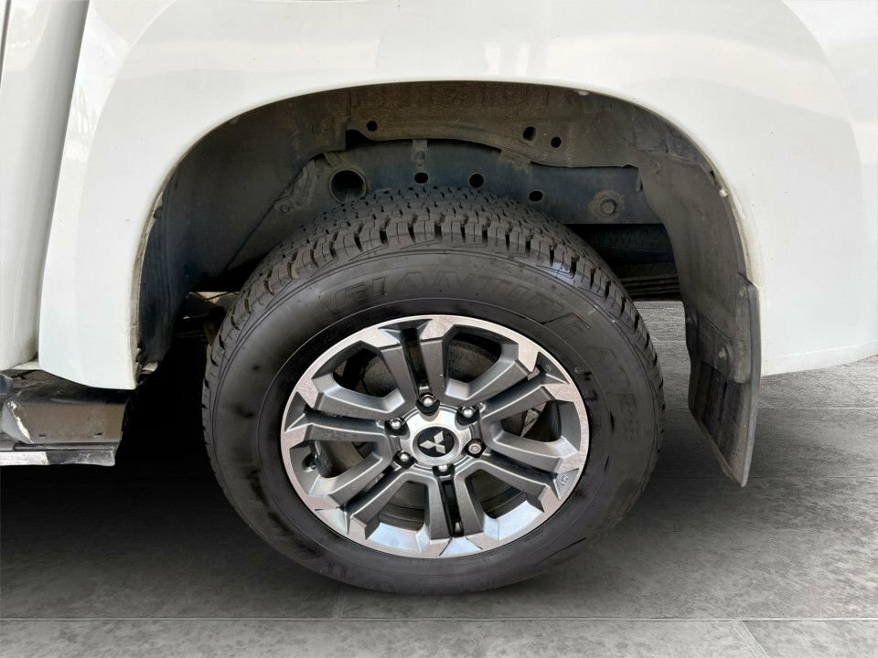 Mitsubishi L200 2.3L Dc Barbarian YS70ZTU White #4